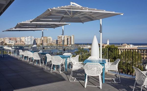 10 Salones para celebraciones en Málaga que terminan con zapatos en la mano y sonrisa en la cara