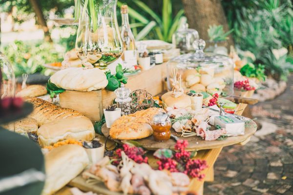 Banquete de boda tradicional vs banquete tipo cóctel: ¿Qué conviene más?