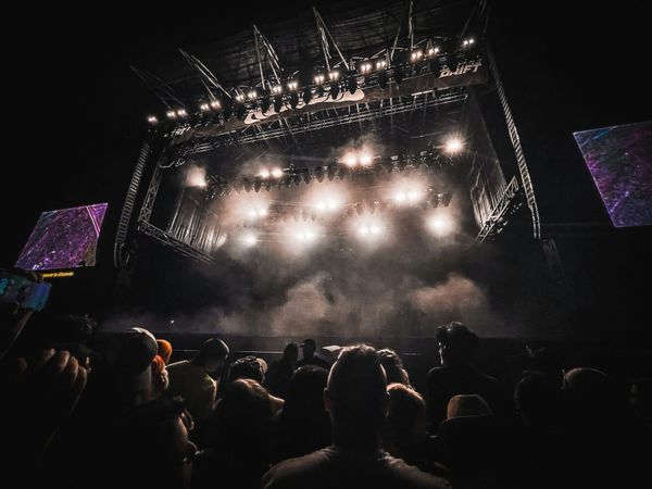 Analizamos más de 1.000 espacios para eventos en España: esto es lo que descubrimos sobre sus precios reales