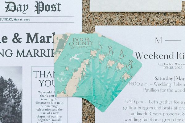 Invitación de boda tipo periódico: la tendencia más original y divertida