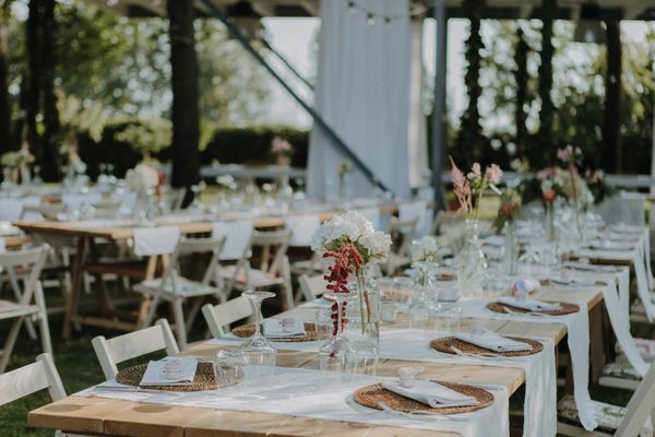 Cómo sentarse en una boda: protocolo, mesas y dramas familiares