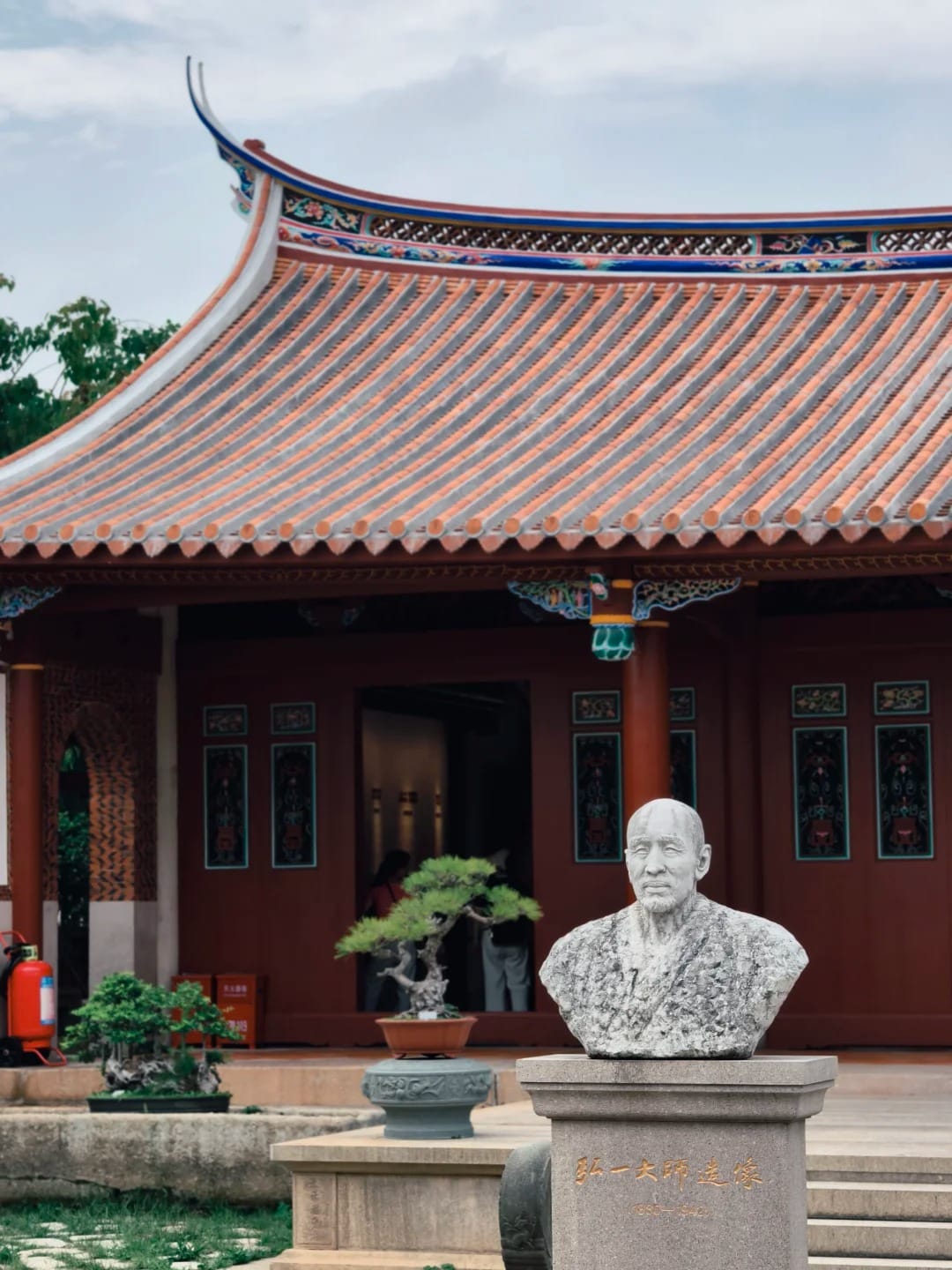Bust of Master Hongyi at his memorial hall, Quanzhou