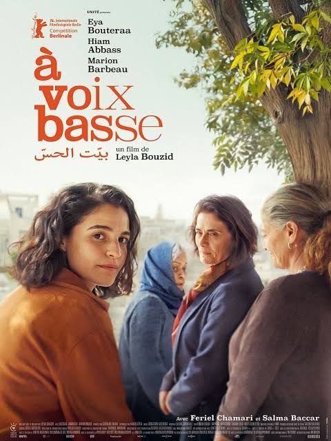 « À voix basse » : entre secrets de famille, traditions et quête de liberté