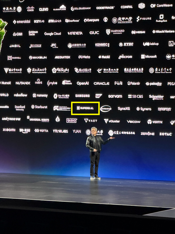 젠슨 황 엔비디아 CEO의 GTC 타이베이 2026 키노트 파트너 에코시스템 로고 월에 표시된 슈퍼브에이아이(Superb AI) 로고