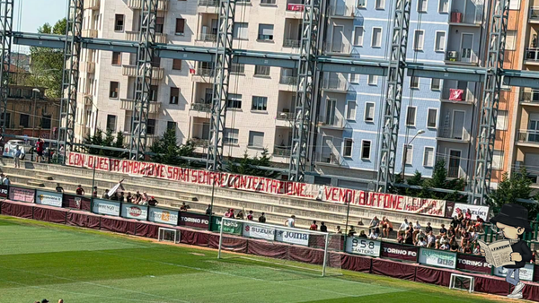 La Curva Maratona al Filadelfia: vendi buffone!