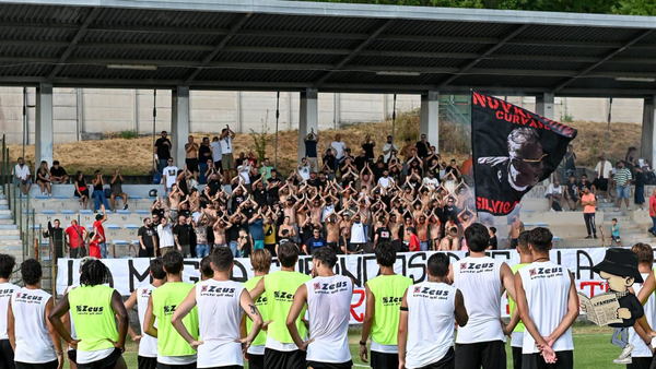 Ultras Nocera: "La maglia che indossate è la nostra vita".