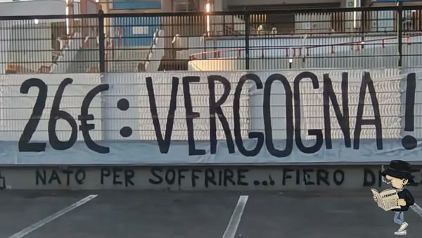 Striscione fuori dal Manuzzi: "26€: Vergogna!".