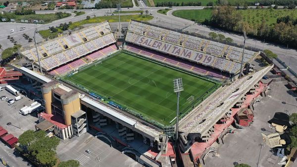 Salerno, la Curva Sud chiama a raccolta la città.