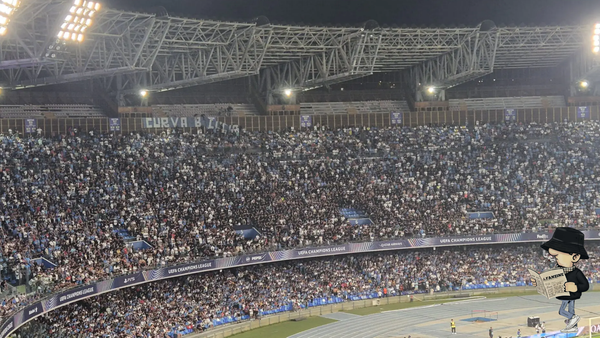 Continua la contestazione della tifoseria partenopea.