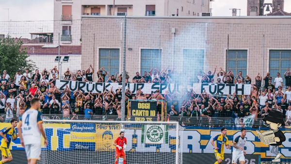 La Curva Sud Cerignola al al fianco del Fürth.
