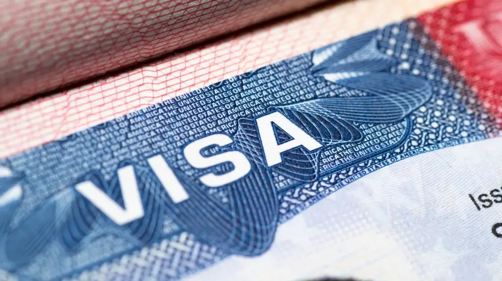 Nova política dos EUA restringe locais de entrevista para vistos de não imigrante:
