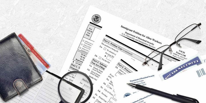 O Serviço de Cidadania e Imigração dos EUA (USCIS) anunciou procedimentos atualizados para a submissão do Formulário I-140
