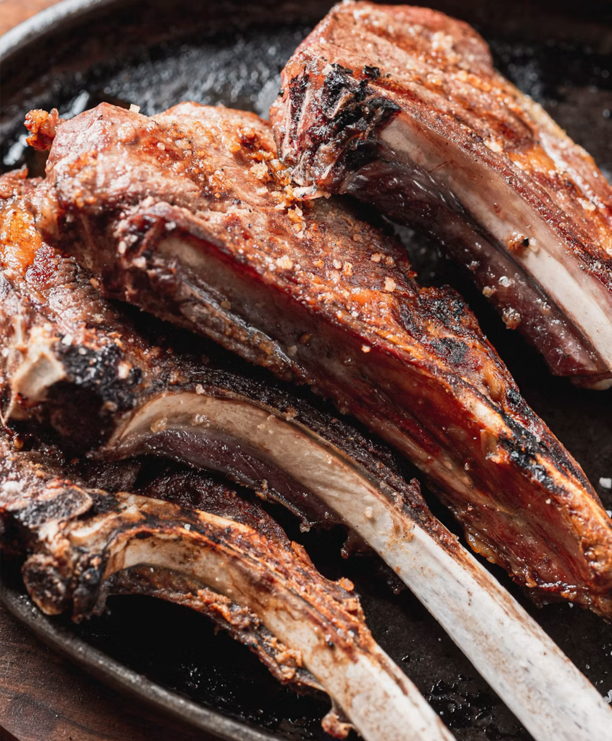 Wenn Eiweiss karamellisiert, wird es Zeit, Misstrauisch zu werden. Maillard ist nicht Karamell, auch wenn es braun wird.