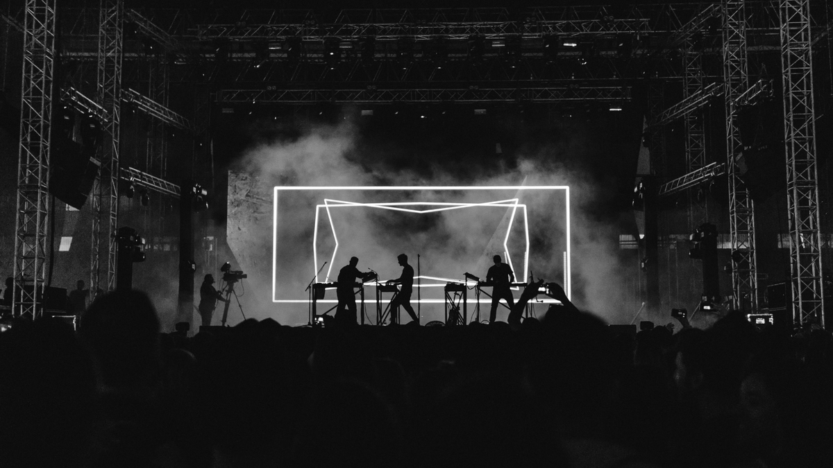 Round Hill Sues Suno and Anthropic, AI Music Floods July Releases, YouTube Changes View Counts