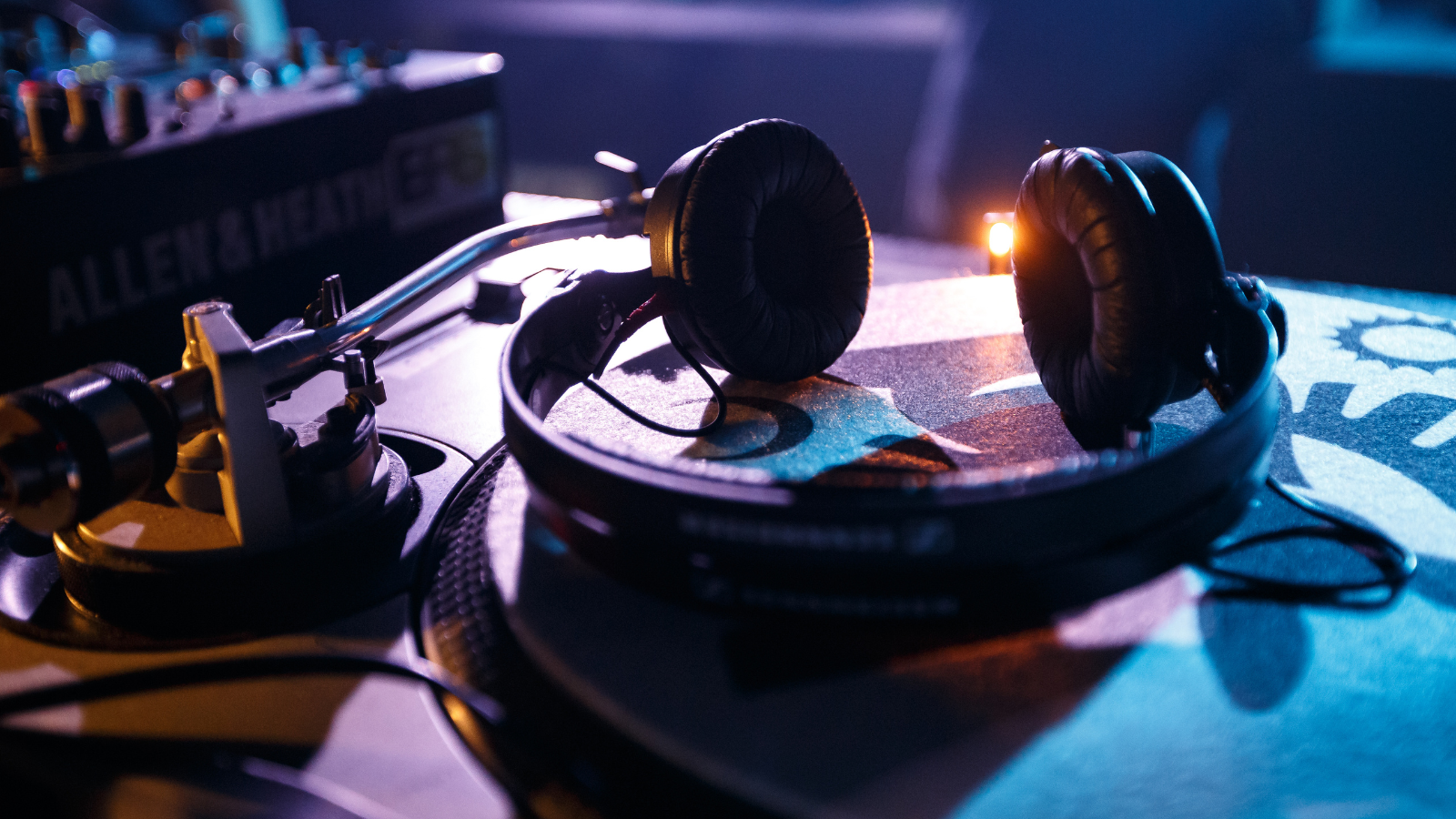 Karina Banda Launches "Vida de Pelos" Podcast and Single, Suno Admits Using YouTube Training Data, and MLC Loses Appeal Bid