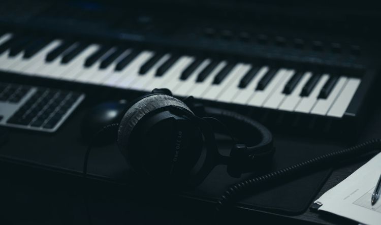 How Are Recording Royalties Split Between Contributors