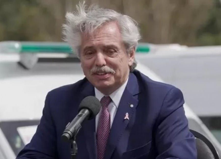 Alberto Fernández, los F-16 y la confesión involuntaria del desarme argentino