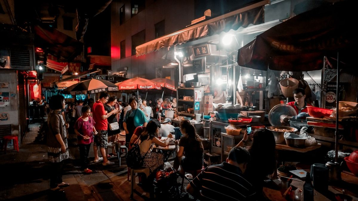 Hong Kong Needs More Dai Pai Dongs, Not Food Trucks