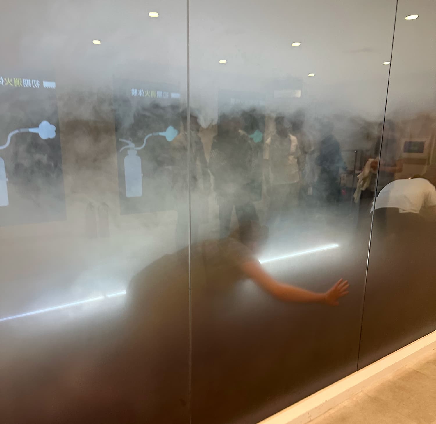 Smoke room simulation for fire safety