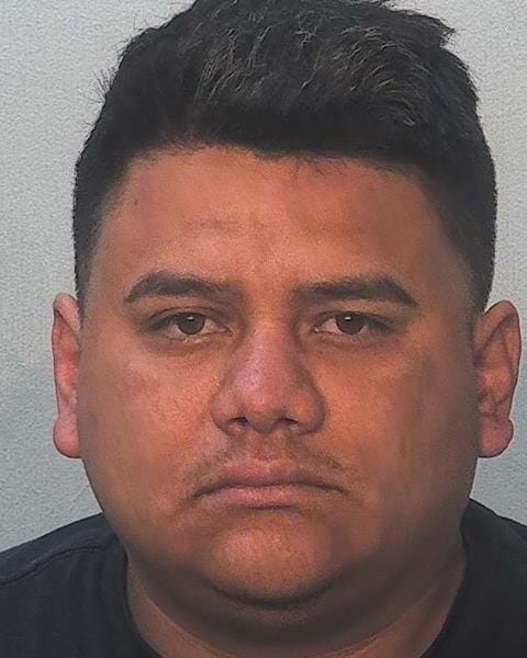 Allen County warrant photograph for Elmer Rolando Floresramirez