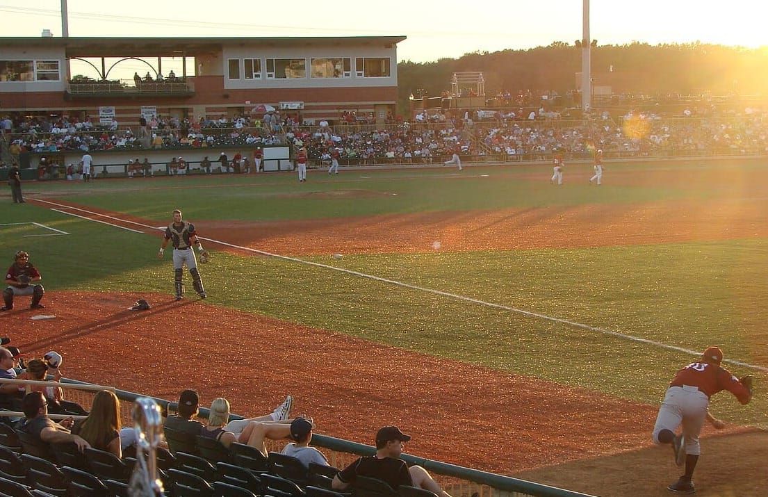 #MACBats Digest: Four teams clinch a spot in Avon
