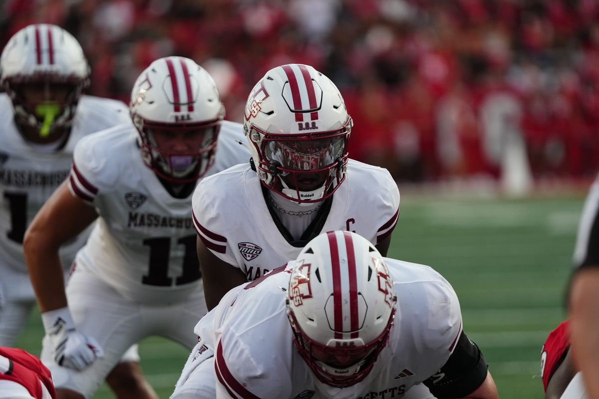 UMass races past Stonehill, 36-14