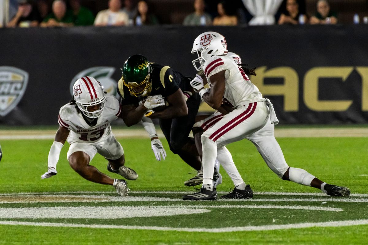 UMass stays unbeaten with dominant win over Sac State