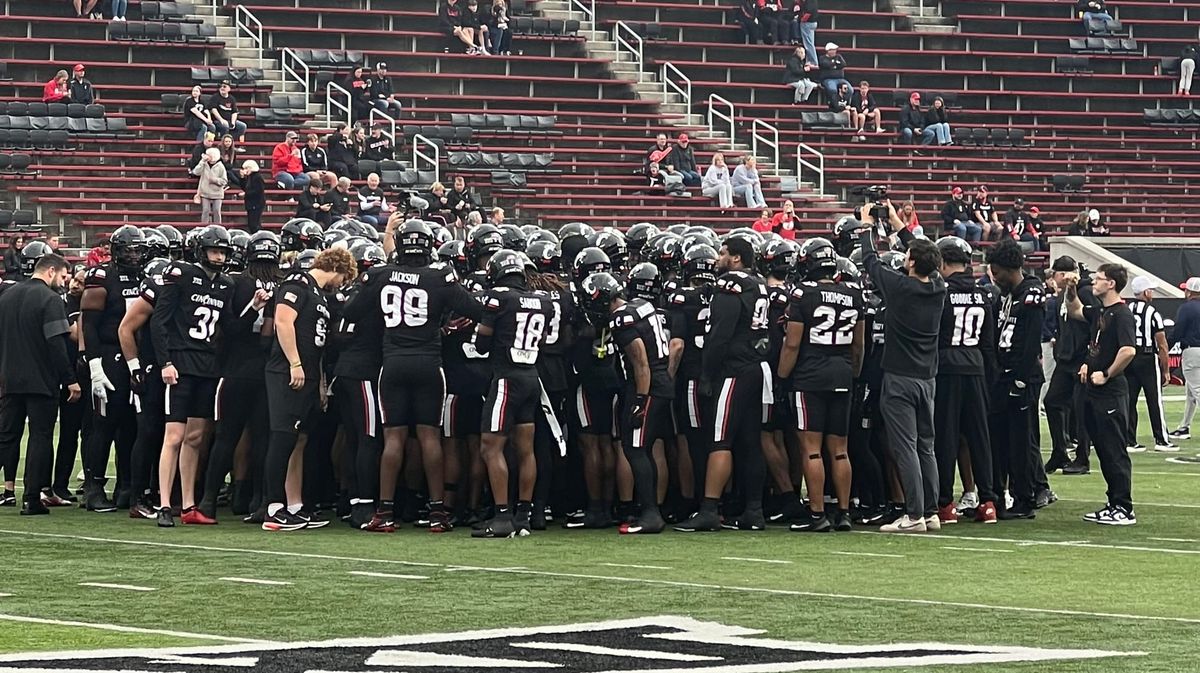 Cincinnati snatches final Victory Bell from Miami (OH), 35-31, in dramatic comeback