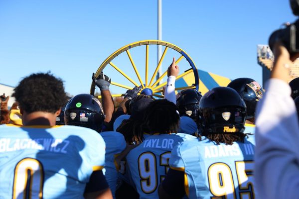 Wayne Harris' career day helps Kent State keep Wagon Wheel, beat Akron 35-20