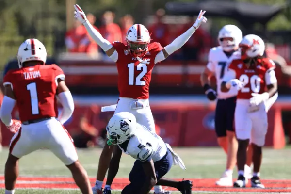 Miami stifles a late UMass rally to earn 20-19 win