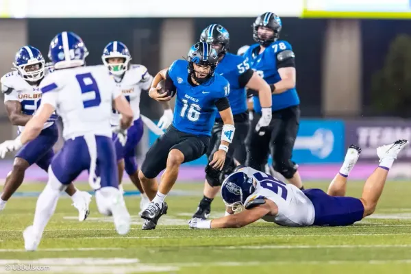 Buffalo QB Elijah Holmes to undergo season-ending knee surgery