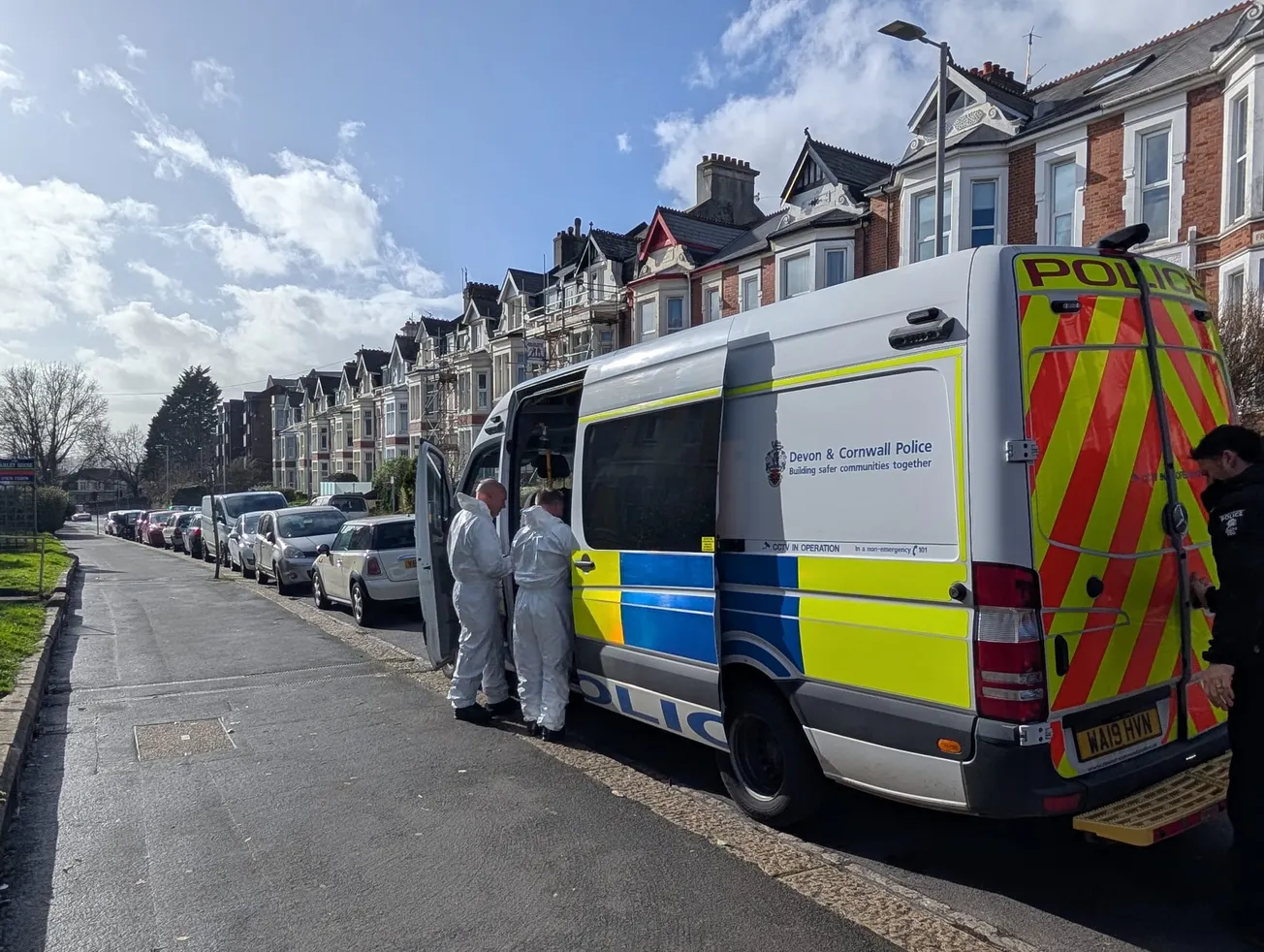 National manhunt underway for acid attackers on the run