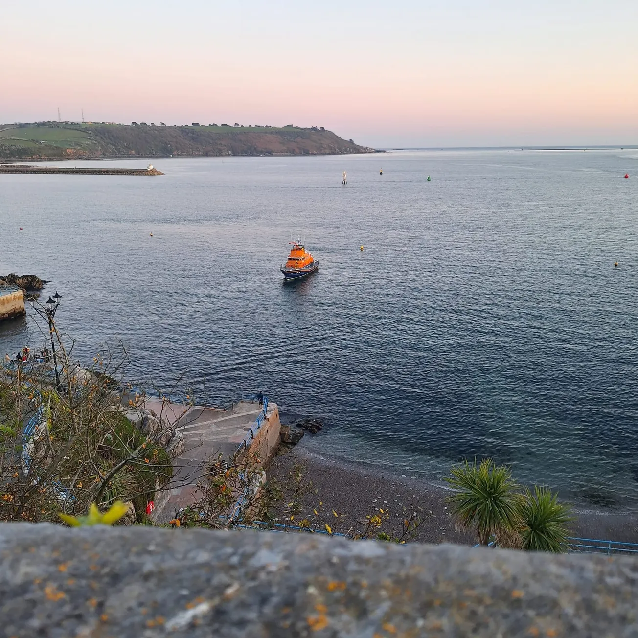 Woman rescued by emergency services after falling down Plymouth Hoe steps