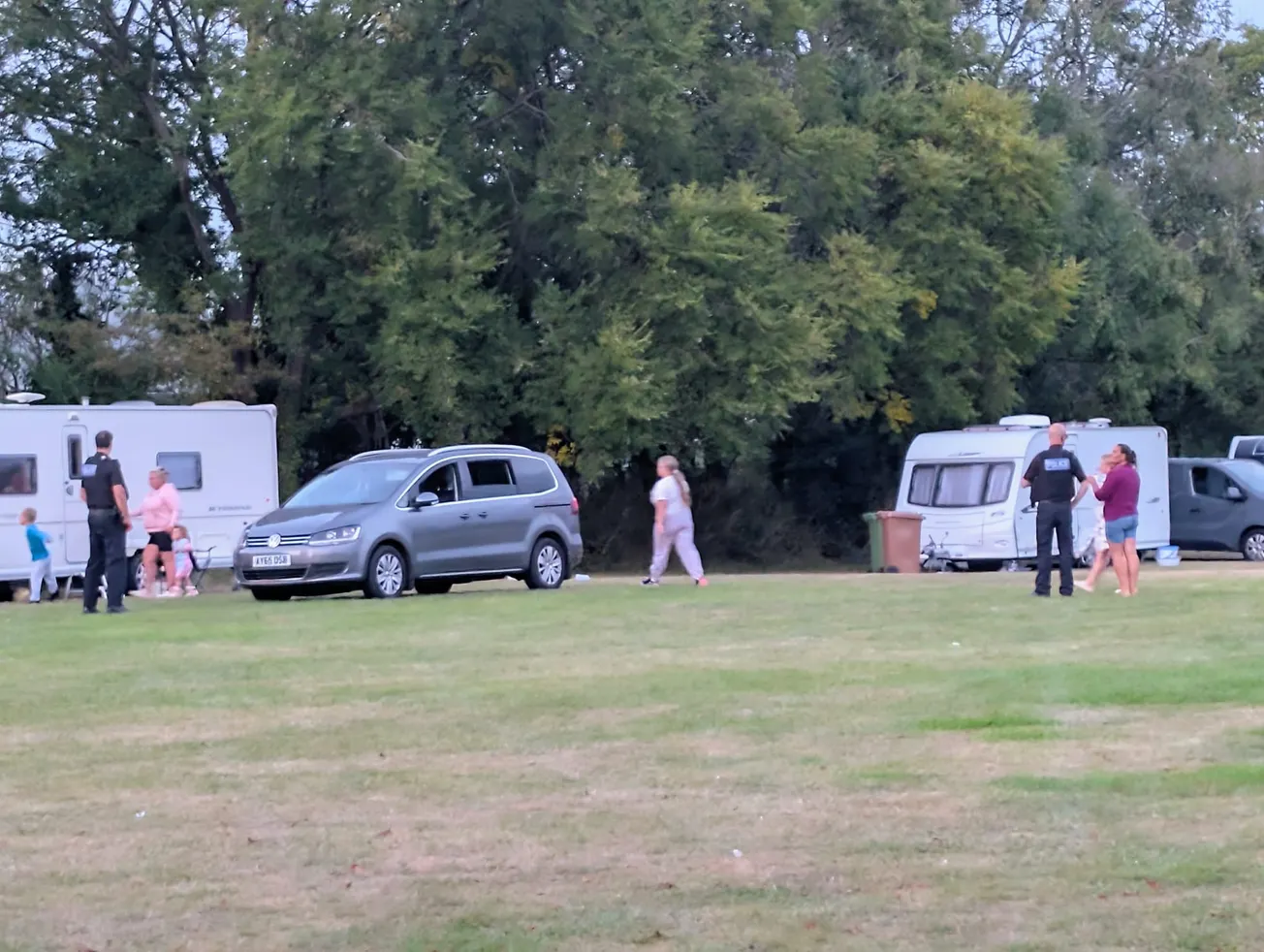 Travellers leave Central Park after police attend over phone theft allegation