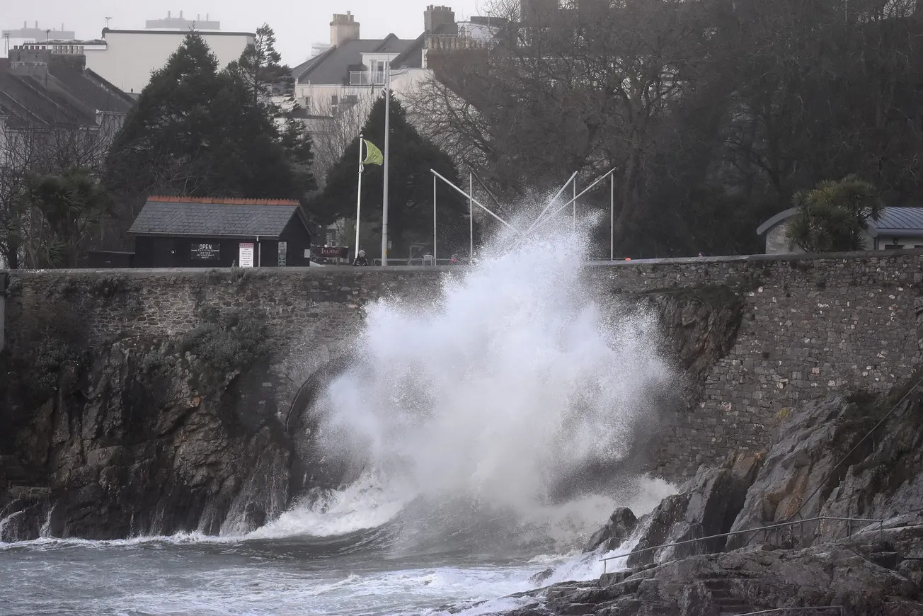 Plymouth on flood alert tonight as high tides threaten coastal roads
