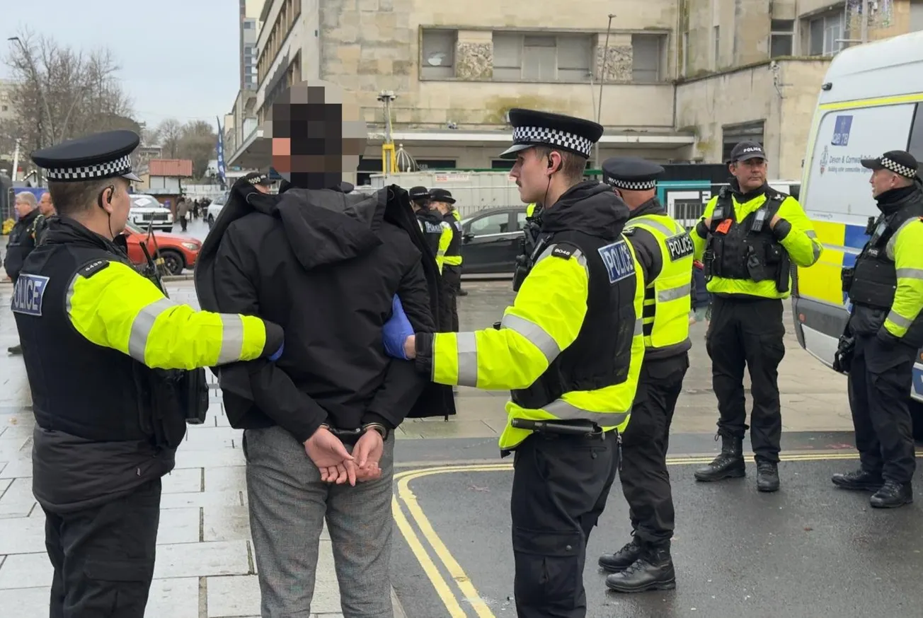 Recap after hundreds attended flag march and counter protest