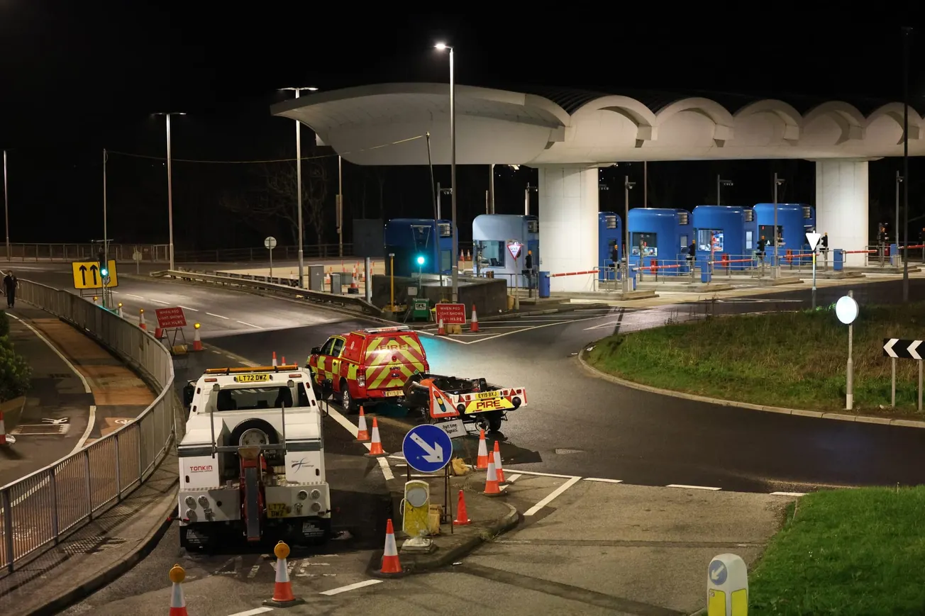 Heroes save man from wrong side of Tamar Bridge