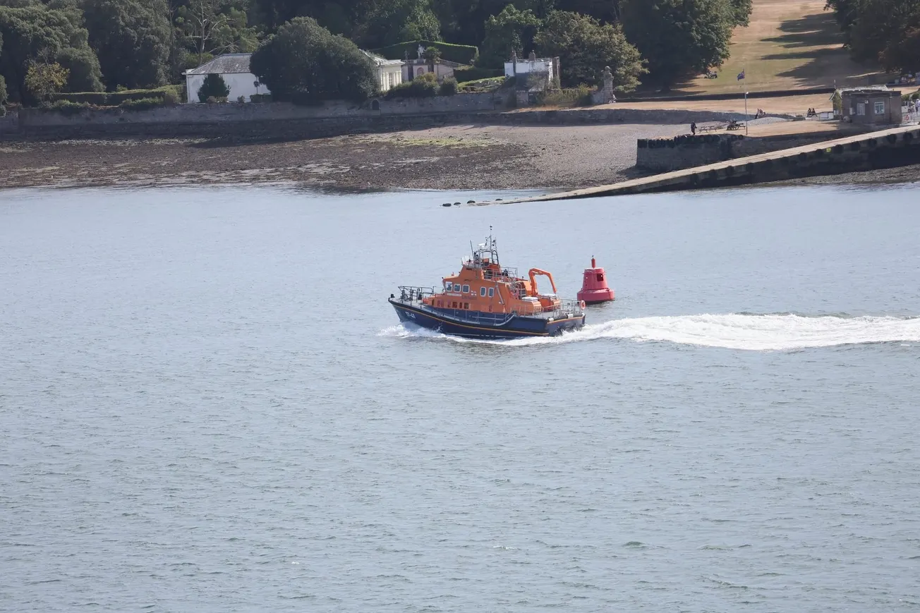 Rescue mission launched after vessel runs aground in River Tamar