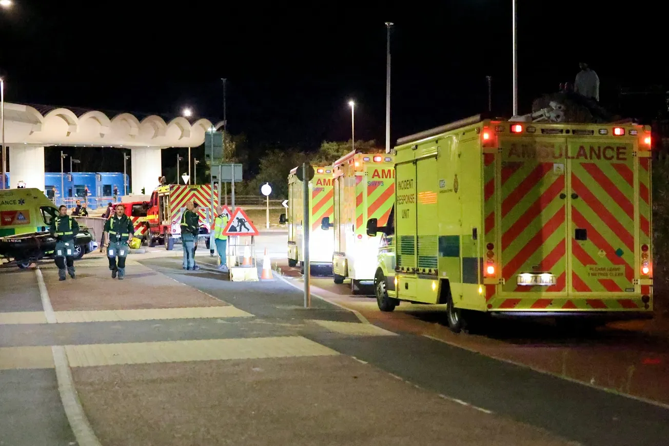 Man arrested after climbing to very top of Tamar Bridge and 'throwing objects off'
