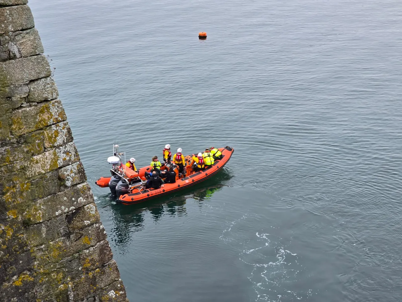 Seriously injured man rescued by RNLI after falling 40ft onto Plymouth Hoe rocks