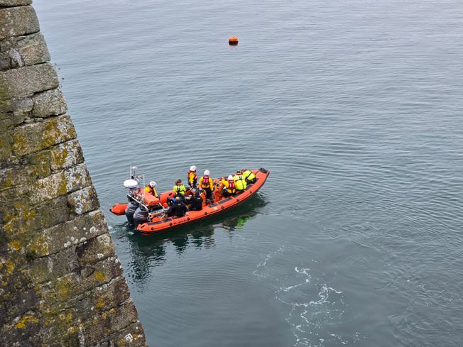 Seriously injured man rescued by RNLI after falling 40ft onto Plymouth Hoe rocks