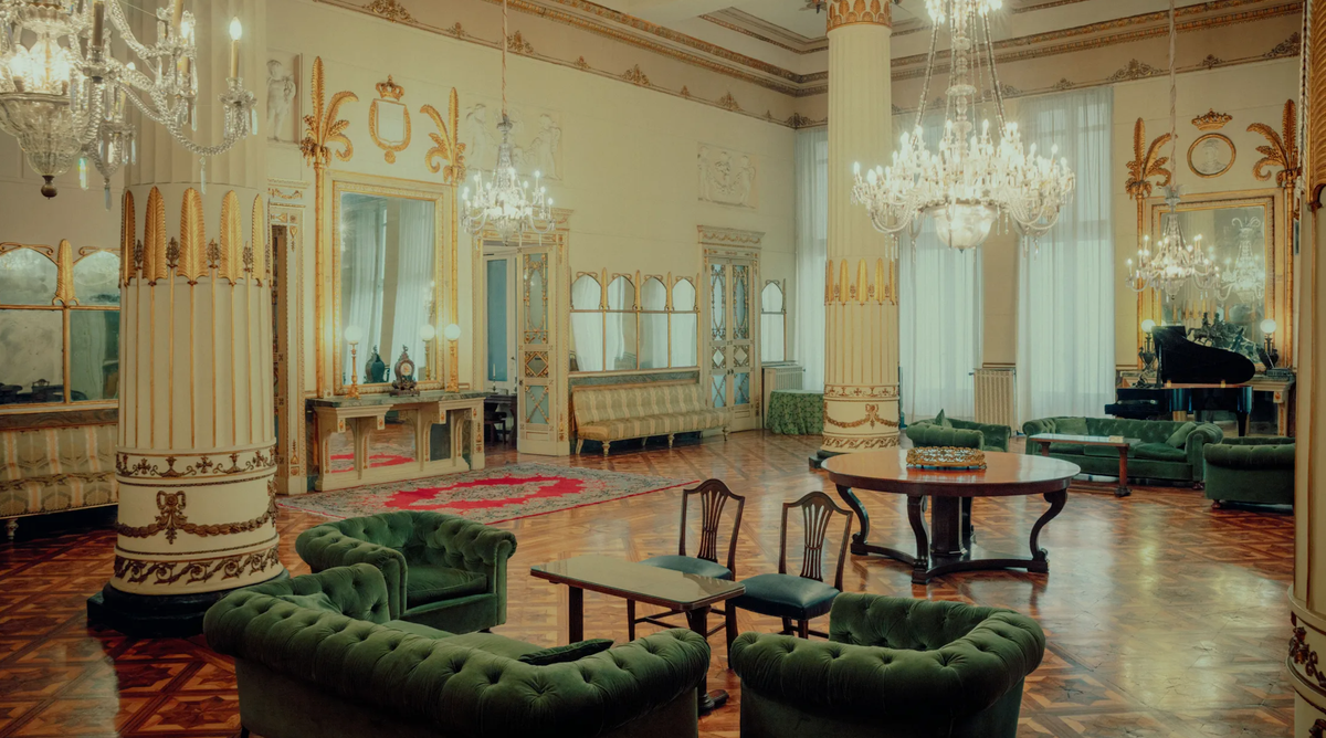 Who has silk curtains?