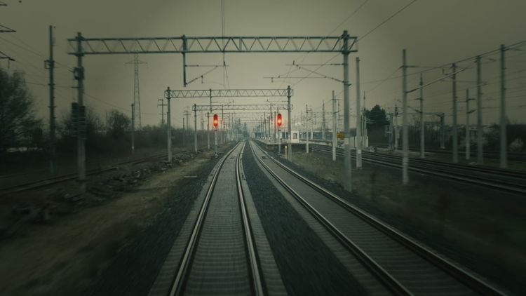 Stop lights on empty tracks