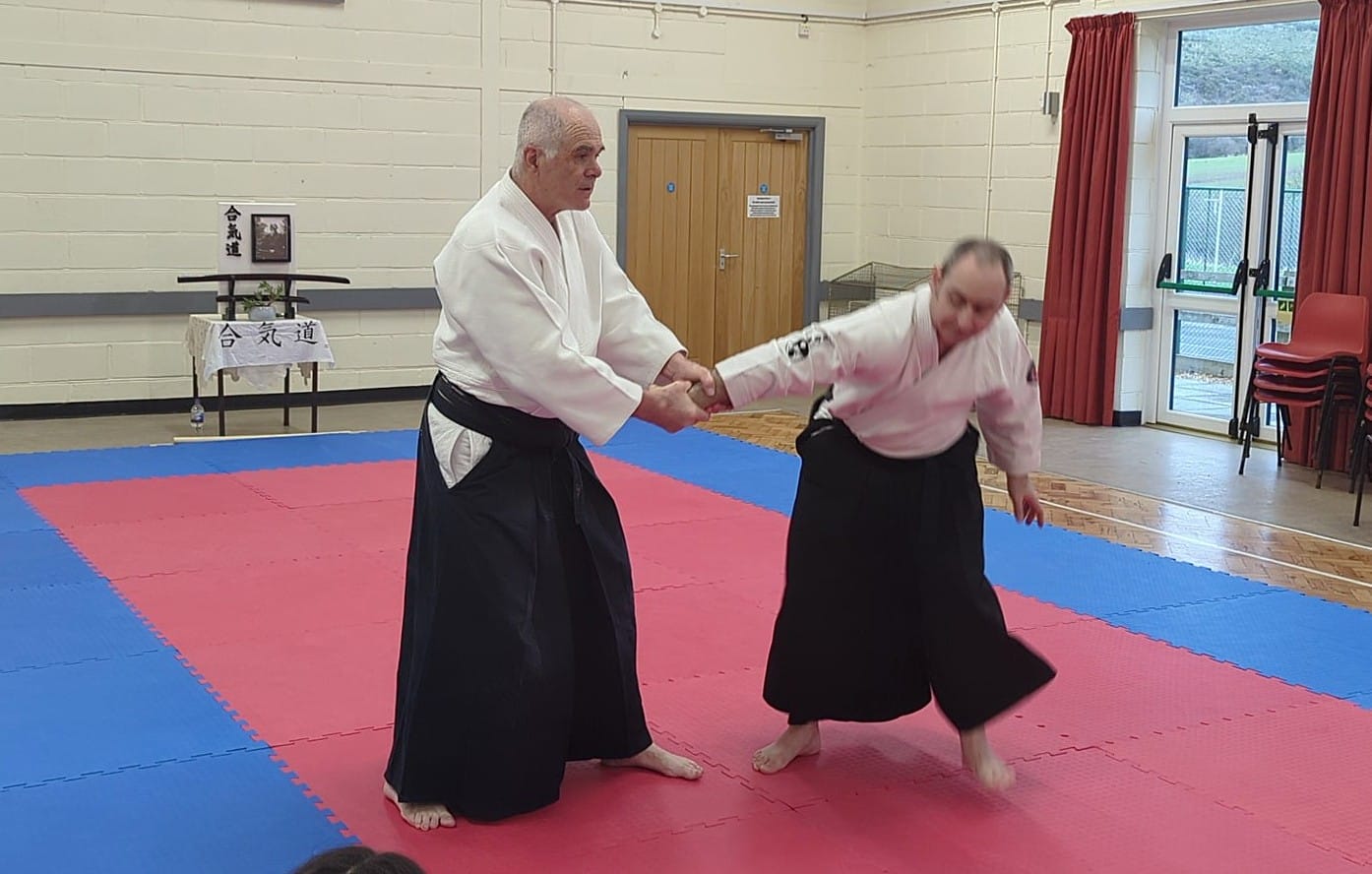 Morote dori - How to grasp