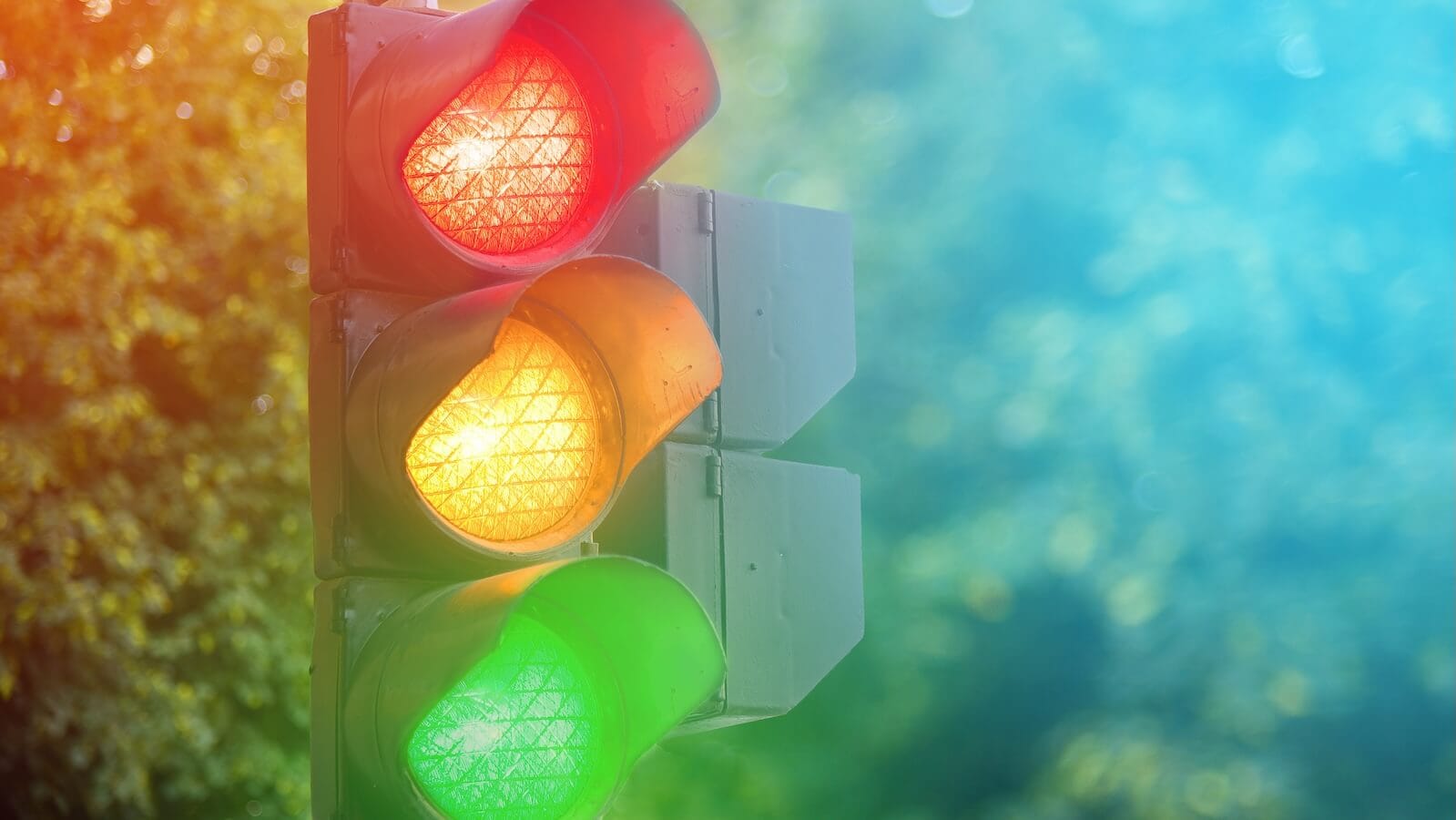 Red, yellow green traffic lights: Fed's rate cut signals