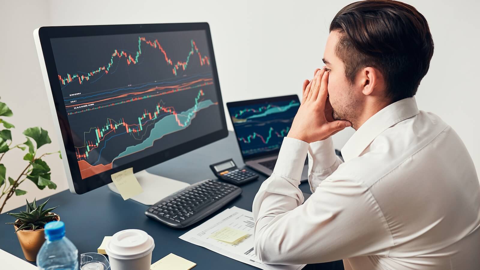 Person looking at stock chart thinking: bearish divergence or bullish trend