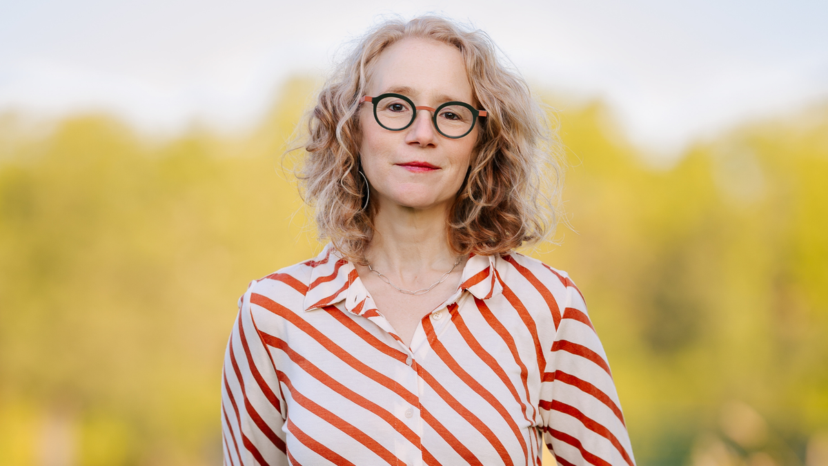 What makes a podcast great? Legendary producer Julie Shapiro shows us.