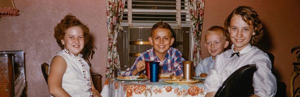 Four kids from the 1950s - Annie Spratt, Unsplash 