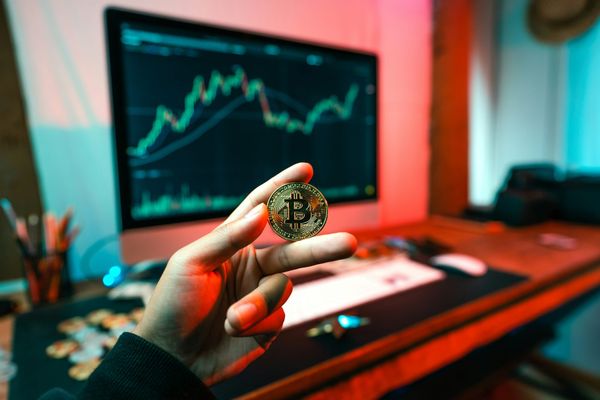 How an Autonomous Trading Bot Generates Yield on STRATO
