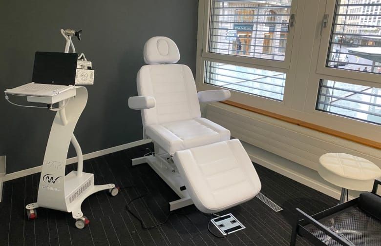 Starting A Red Light Therapy Business: Doctor & Entrepreneur With Clinic Case Study!